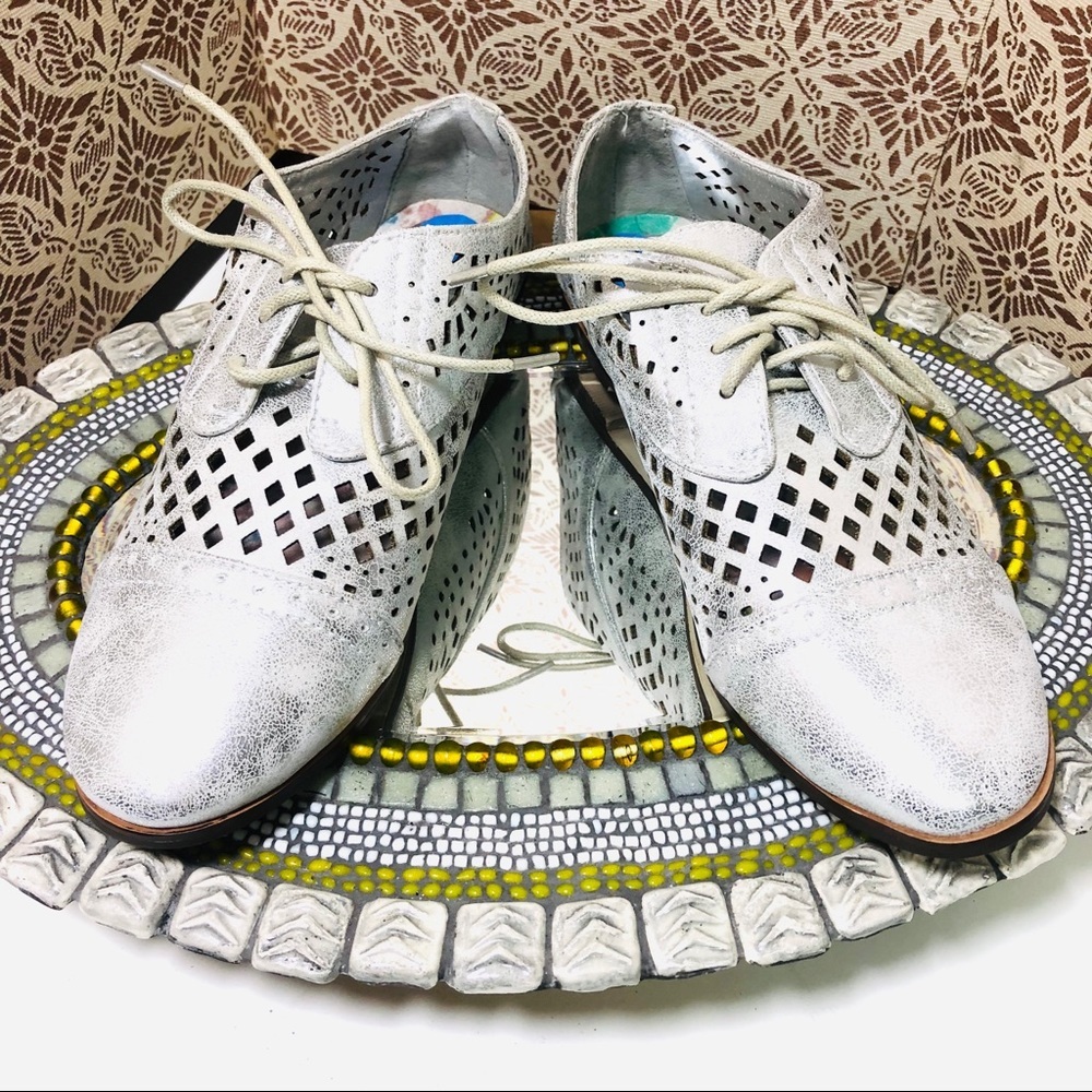 Women Madden Girl NWOT  metallic oxfords , 7,5